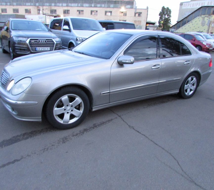 Mercedes-Benz E-Class 2005