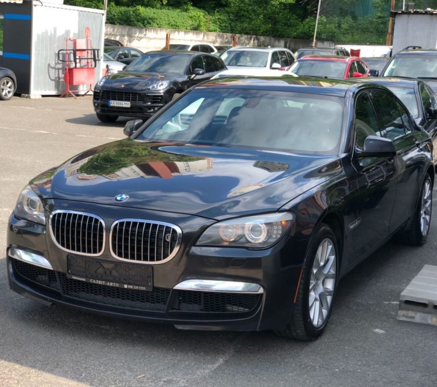 BMW 750 2010