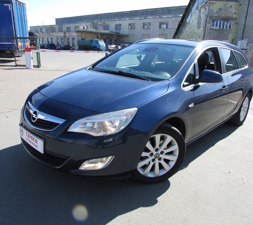 Opel Astra J 2011