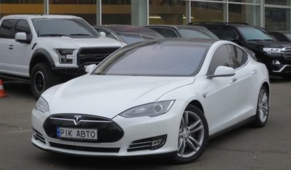 Tesla Model S 2015