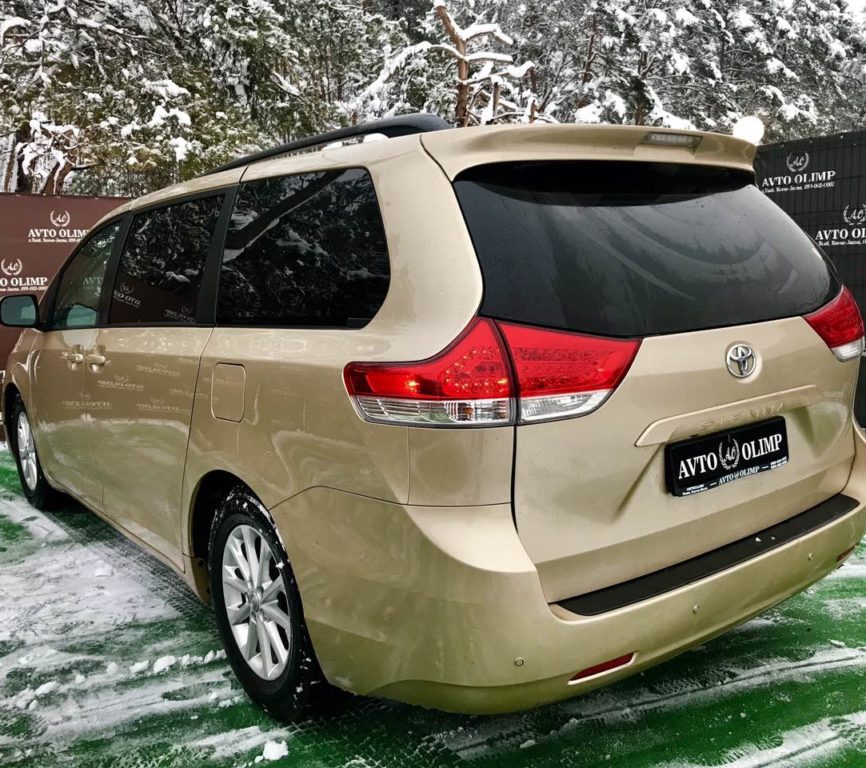 Toyota Sienna 2011