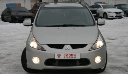 Mitsubishi Grandis 2011