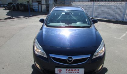 Opel Astra J 2011