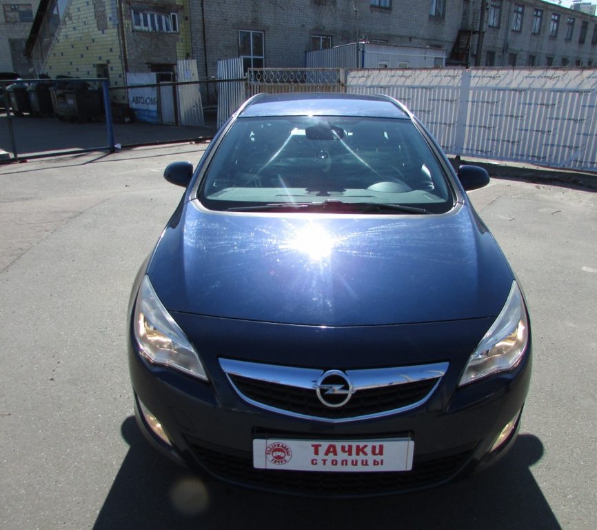 Opel Astra J 2011