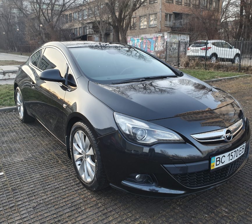 Opel Astra GTC 2013