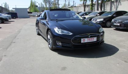 Tesla Model S 2014