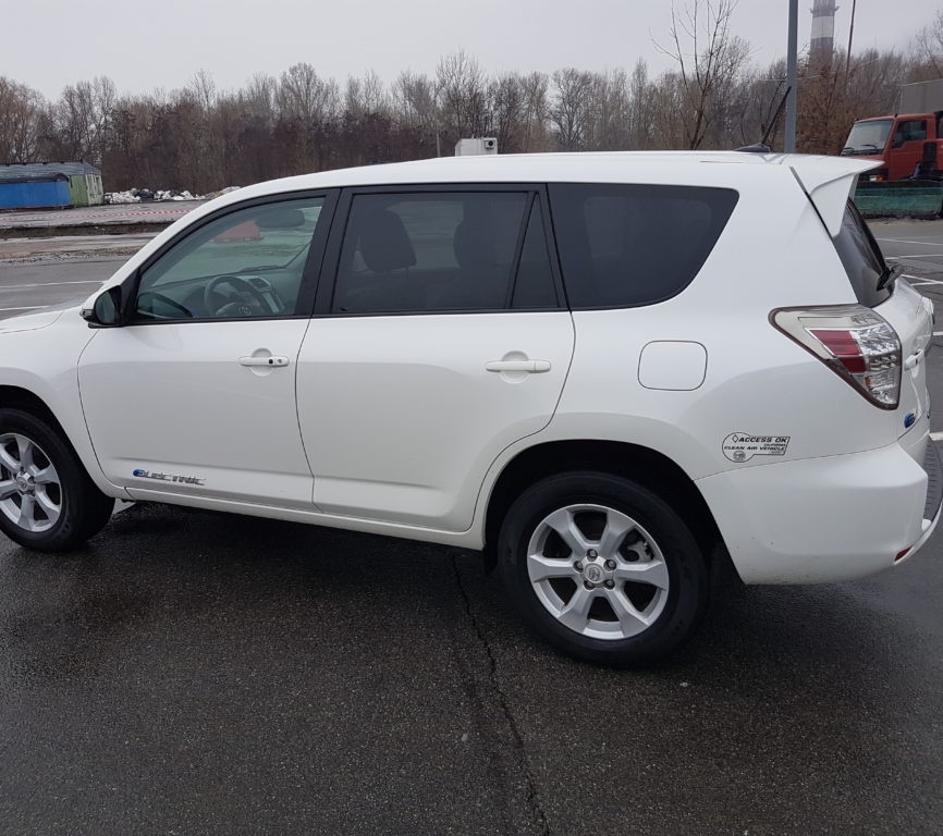 Toyota Rav 4 EV 2013