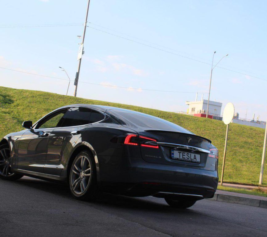 Tesla Model S 2013