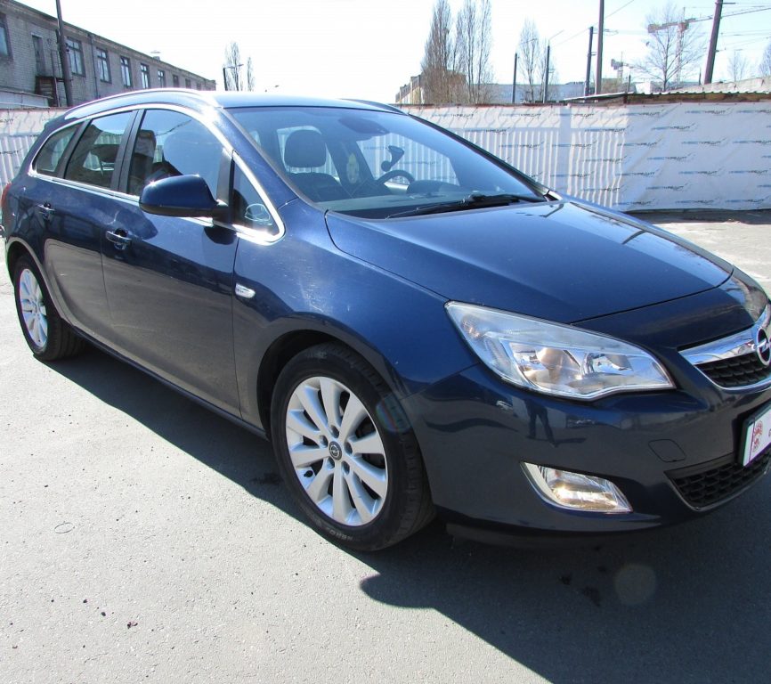 Opel Astra J 2011