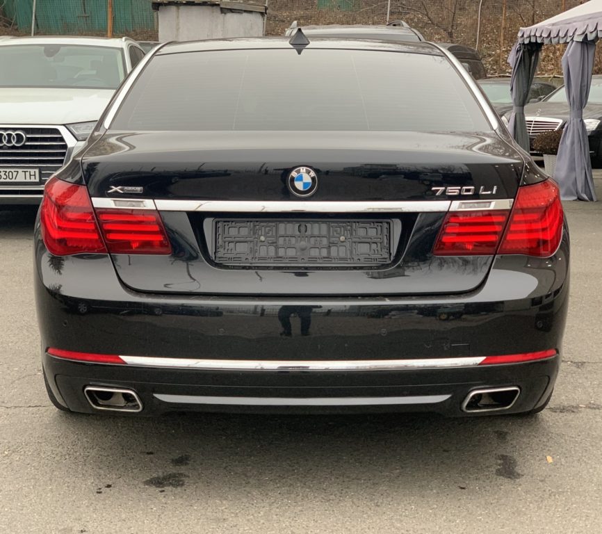 BMW 750 2012