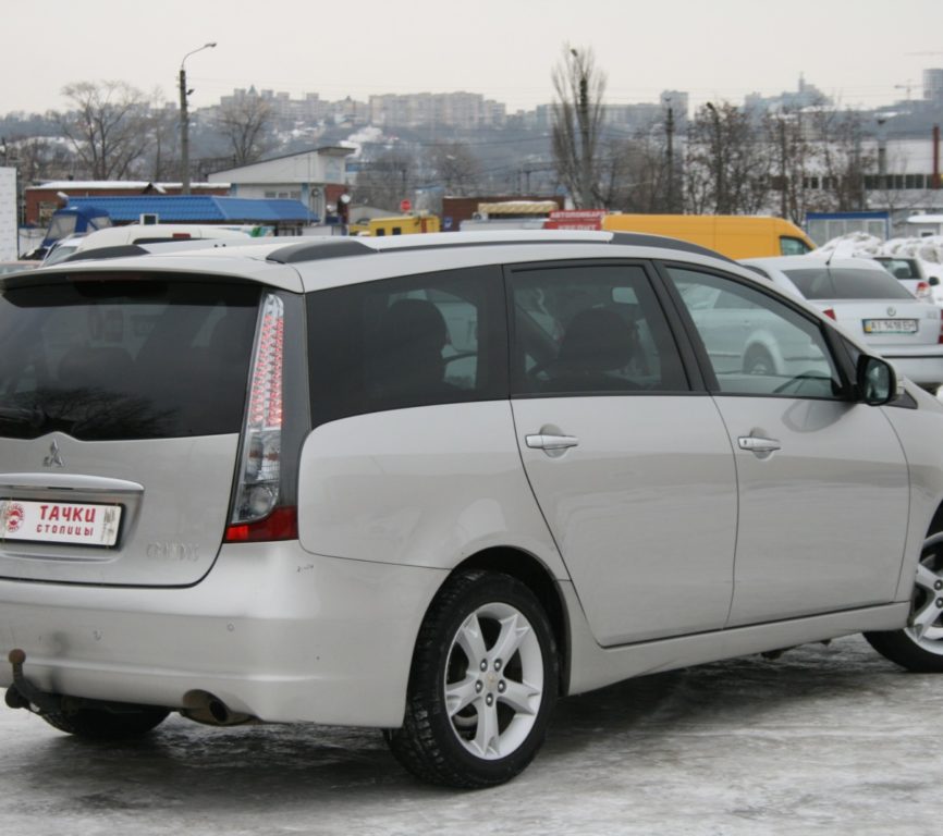 Mitsubishi Grandis 2011