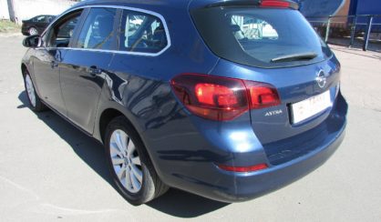 Opel Astra J 2011