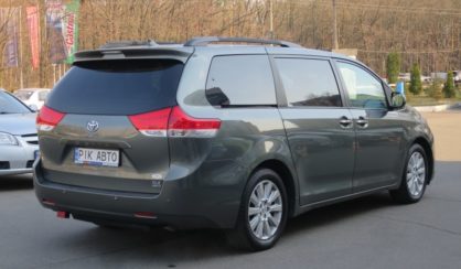 Toyota Sienna 2013