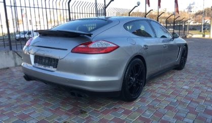 Porsche Panamera GTS 2012