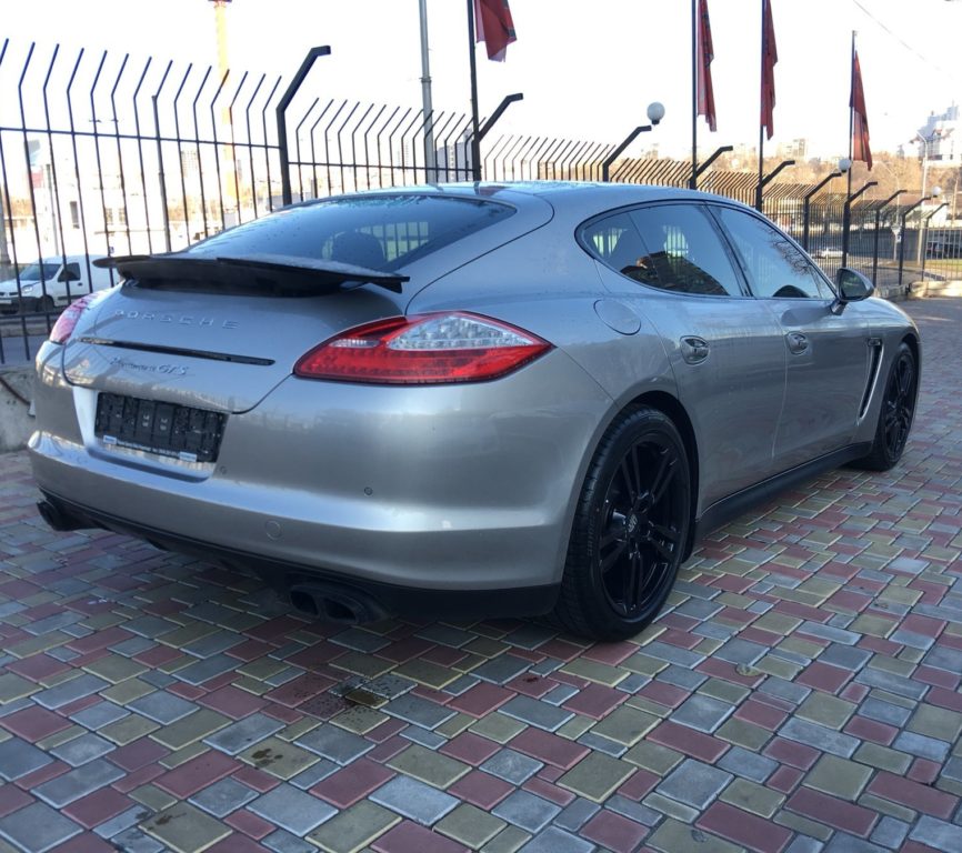 Porsche Panamera GTS 2012