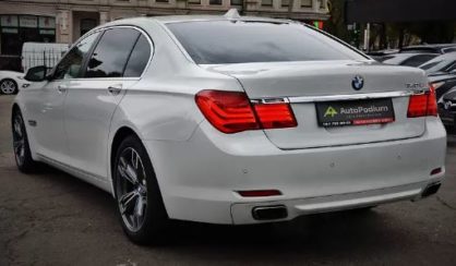 BMW 740 2011