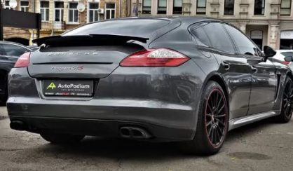 Porsche Panamera GTS 2012