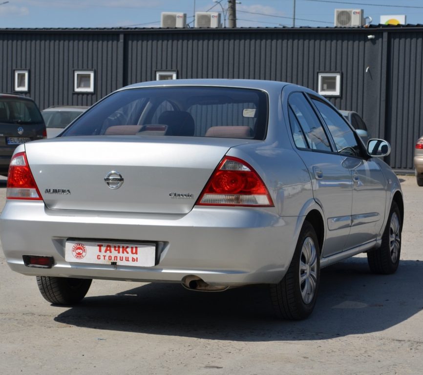 Nissan Almera 2010