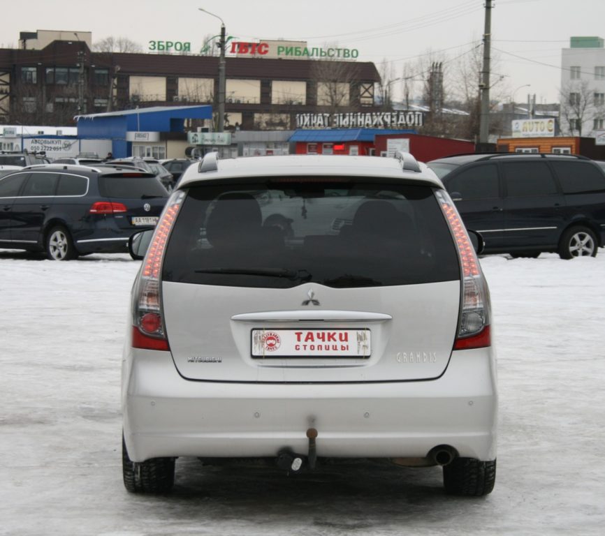 Mitsubishi Grandis 2011