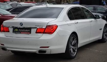 BMW 740 2011