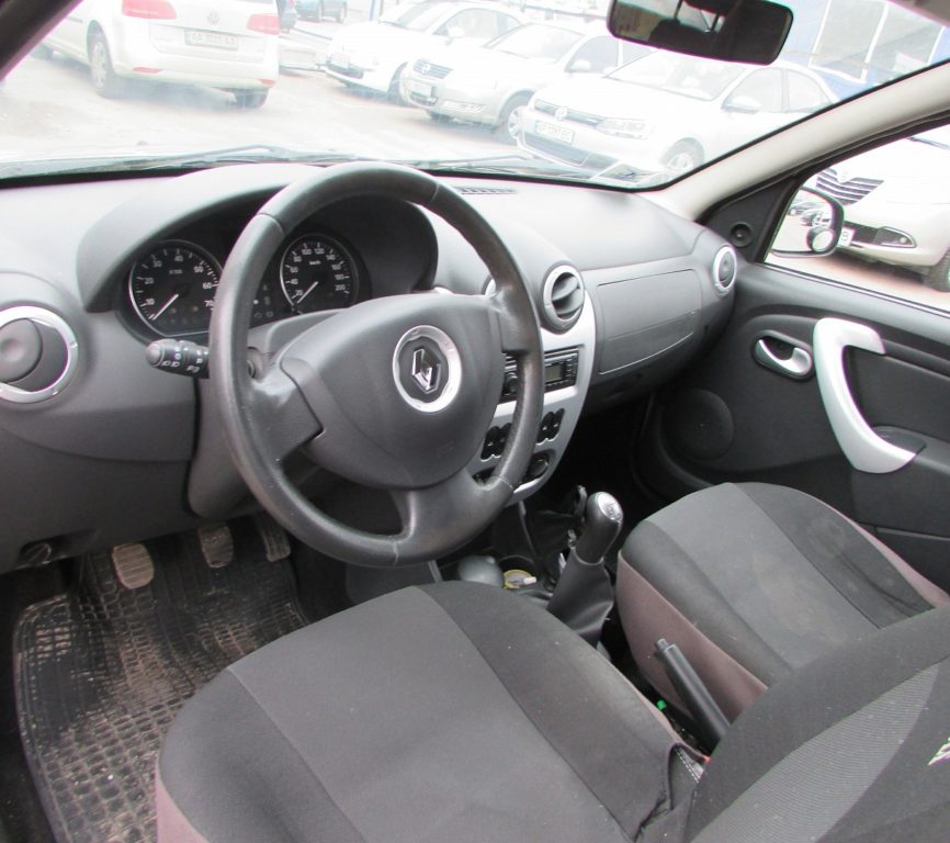 Renault Sandero 2011