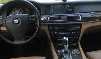 BMW 740 2011