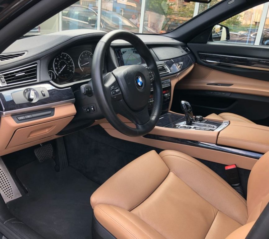 BMW 750 2010