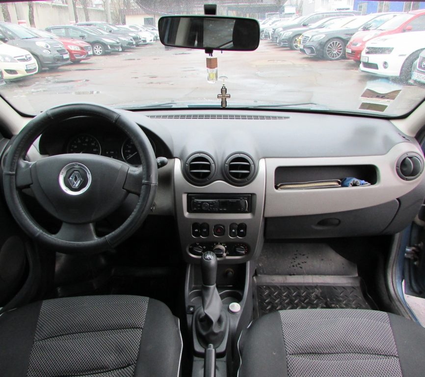 Renault Sandero 2011