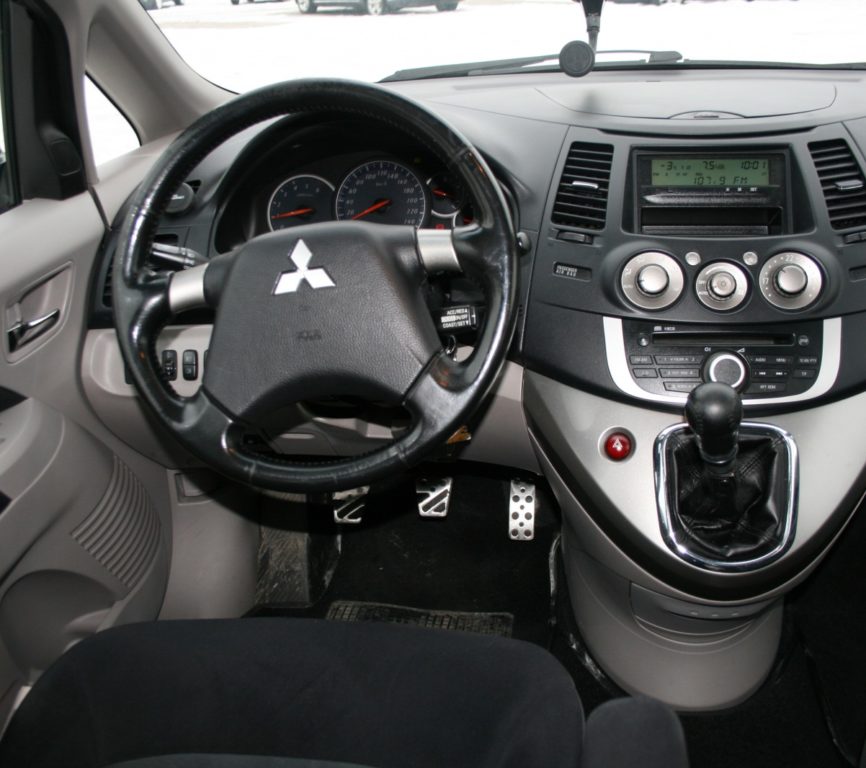 Mitsubishi Grandis 2011