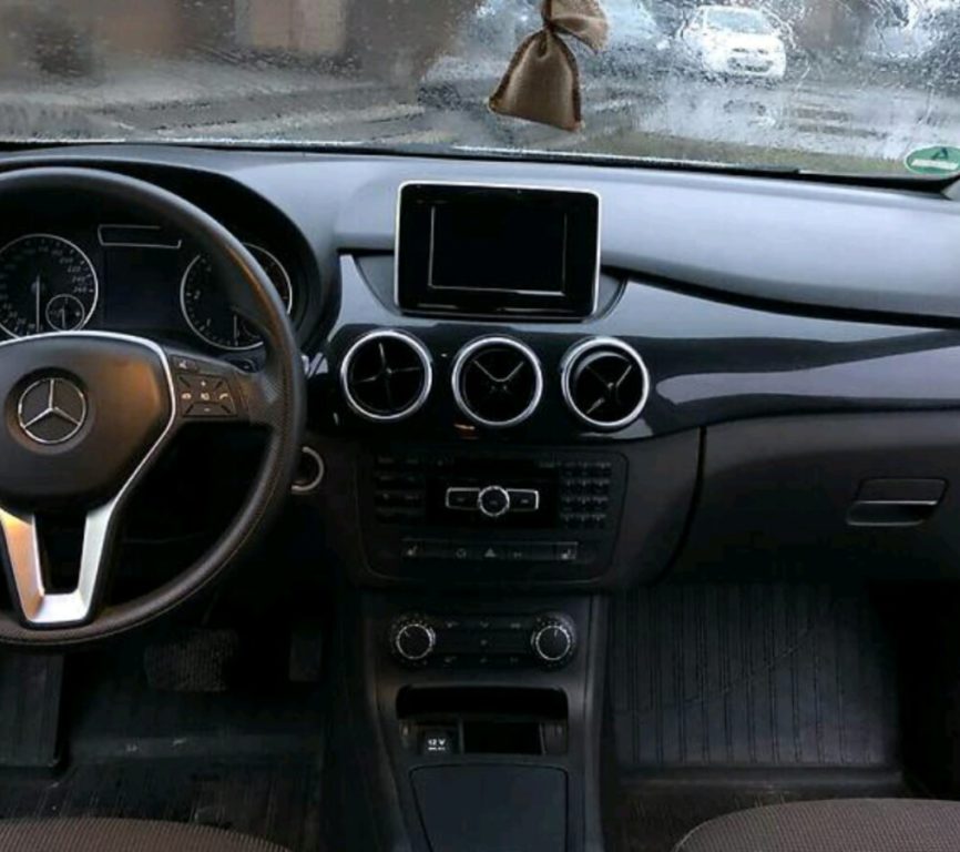 Mercedes-Benz B 180 2012