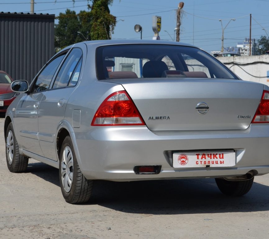 Nissan Almera 2010