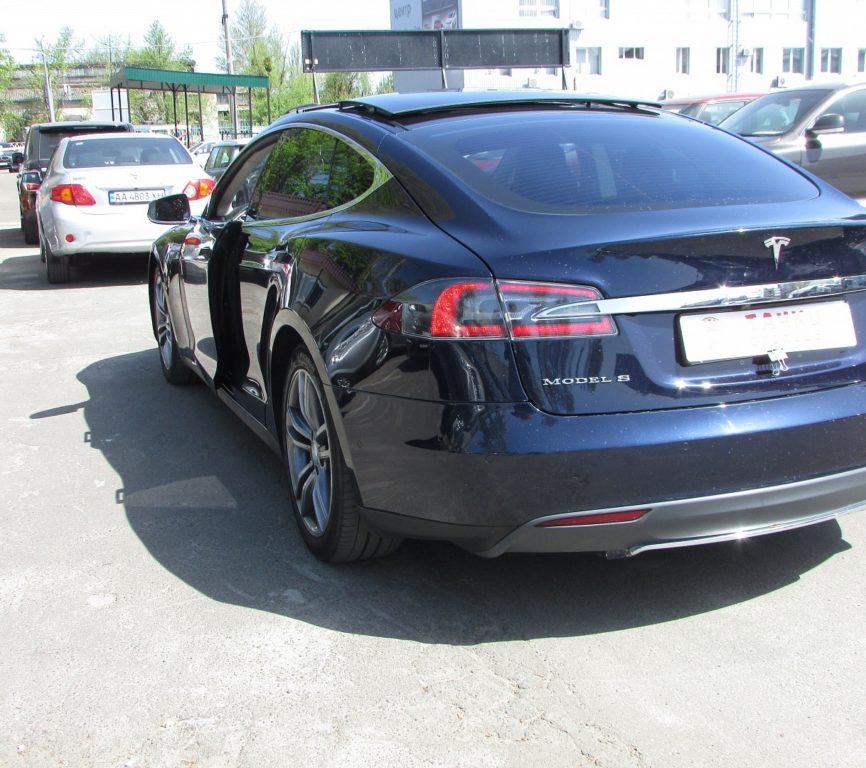 Tesla Model S 2014