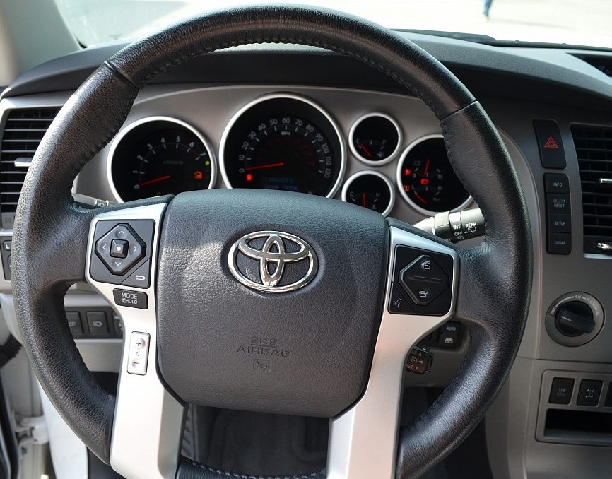 Toyota Sequoia 2016