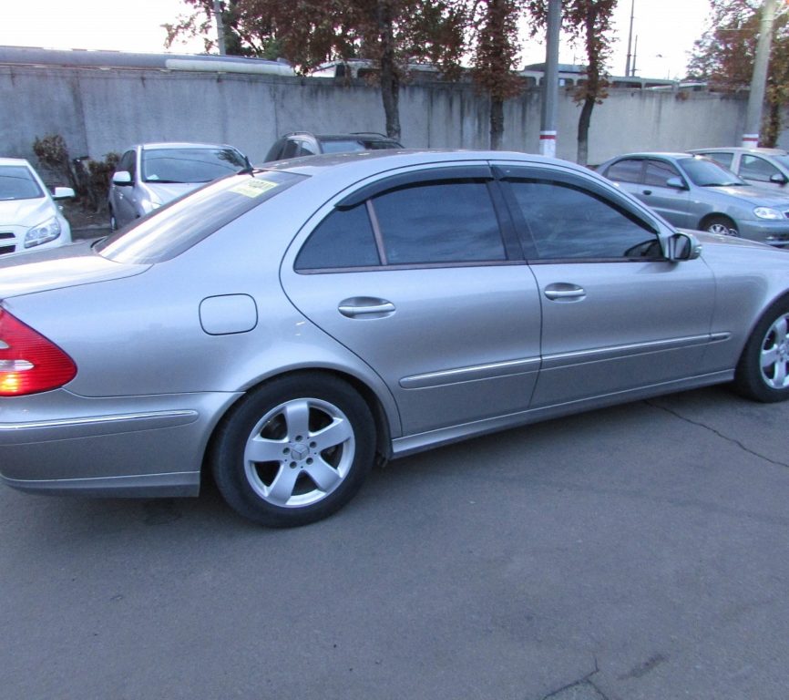 Mercedes-Benz E-Class 2005