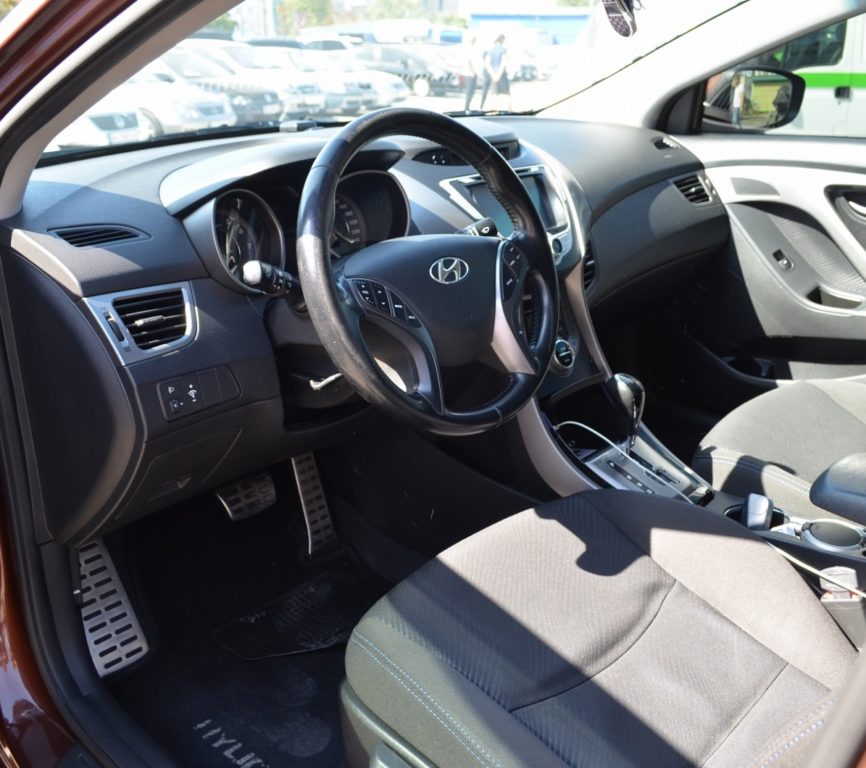 Hyundai Elantra 2012