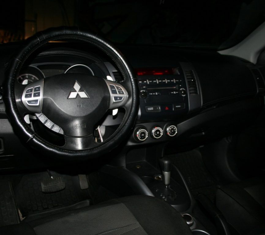 Mitsubishi Outlander XL 2010