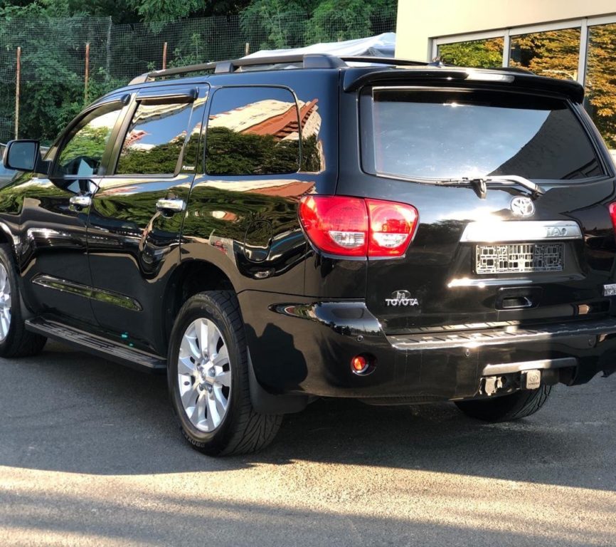 Toyota Sequoia 2010