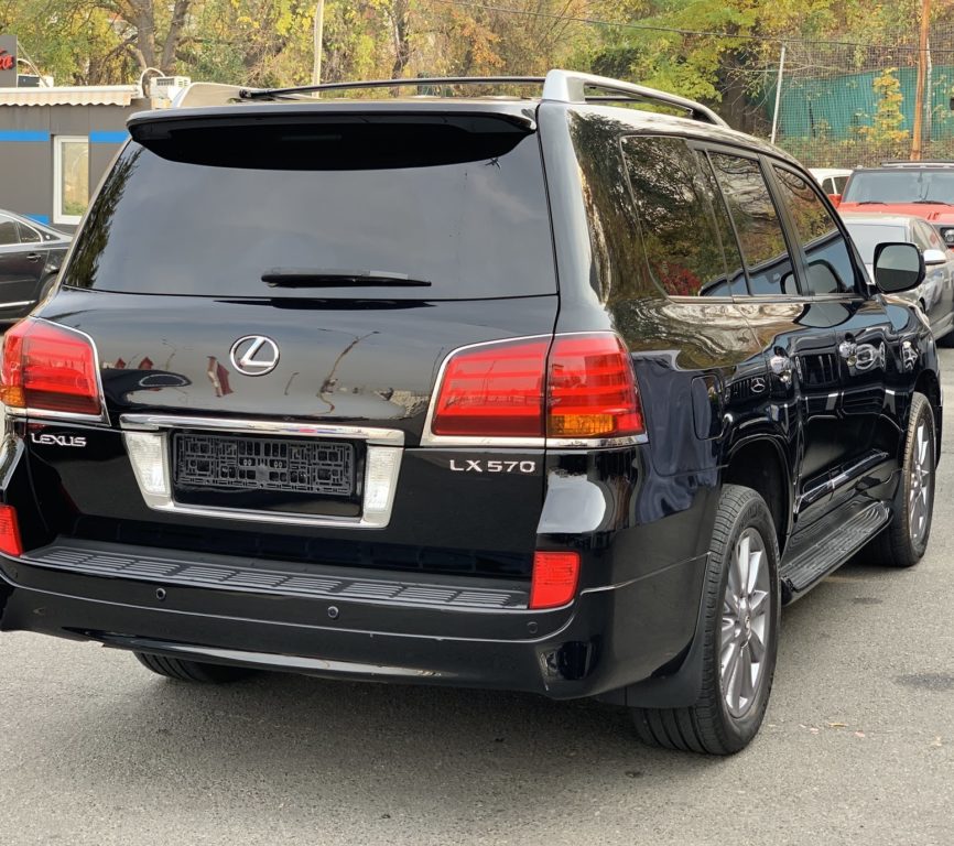 Lexus LX 570 2011