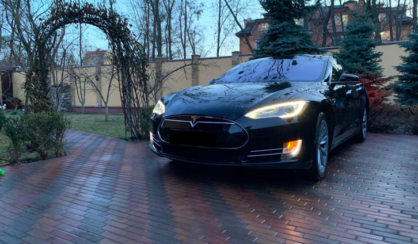 Tesla Model S 2014