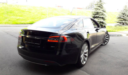 Tesla Model S 2015