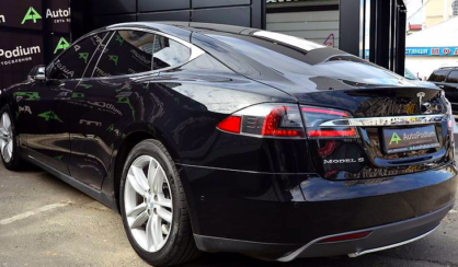 Tesla Model S 2016