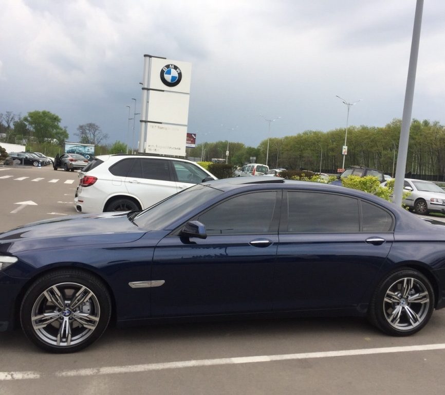 BMW 740 2011