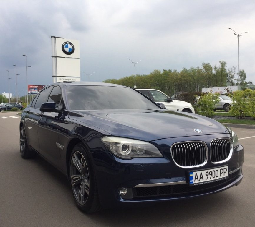 BMW 740 2011