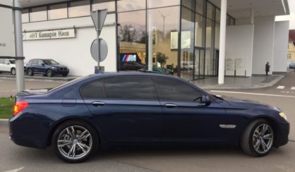 BMW 740 2011