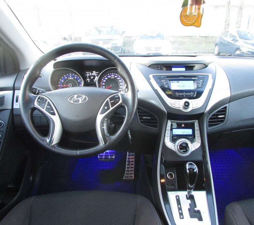 Hyundai Elantra 2012