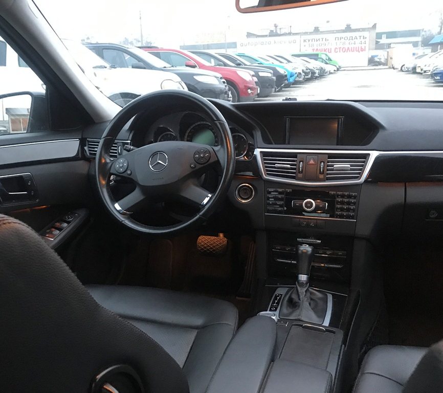 Mercedes-Benz E-Class 2010