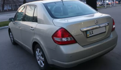 Nissan TIIDA 2007