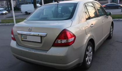 Nissan TIIDA 2007