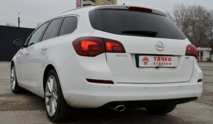 Opel Astra J 2011