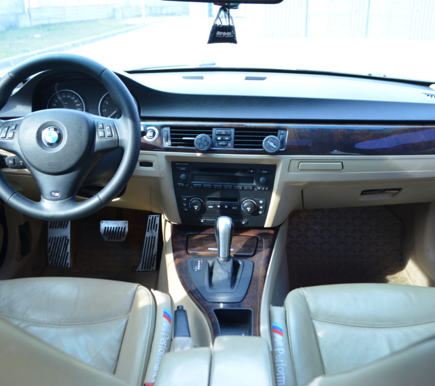 BMW 330 2006